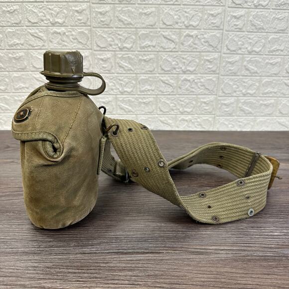 VTG 1960's US Military Water Canteen Plastic Adjustable Strap w/ Lid Olive Green - Picture 2 of 3